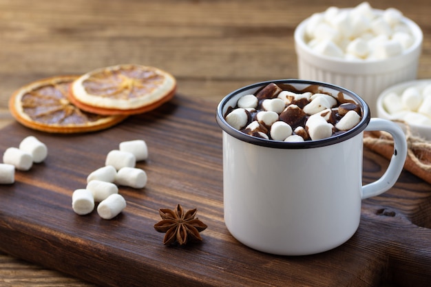 Heiße schokolade mit marshmallows | Premium-Foto