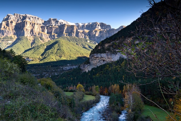 Herbstlandschaft Im Ordesa Nationalpark Pyrenaen Huesca Aragonien Spanien Kostenlose Foto