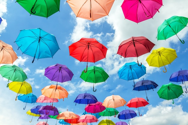 Hintergrundbild Bunt Vom Regenschirm Und Vom Himmel Premium Foto