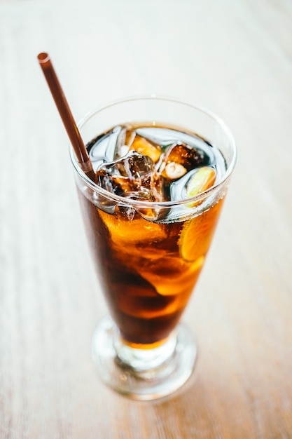 Iced Cola Im Glas Trinken Kostenlose Foto