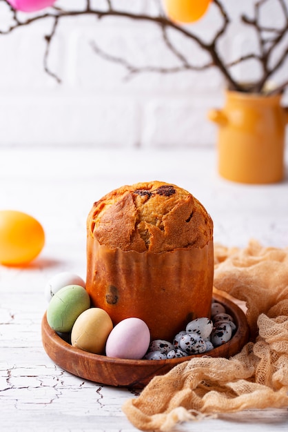 Italienischer ostern-kuchen panettone oder russischer ...