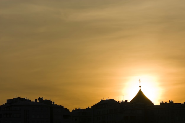 Kirche kuppel im sonnenuntergang licht | Kostenlose Foto