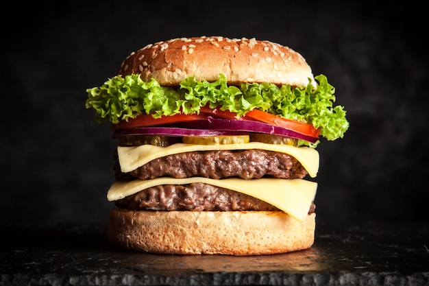 Köstlicher gegrillter burger Premium Fotos