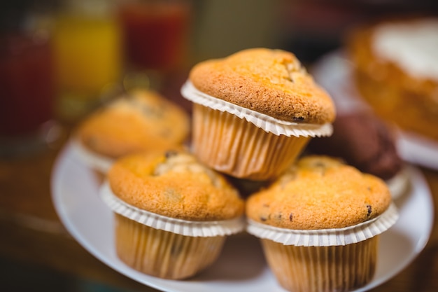 Kuchen auf dem teller | Kostenlose Foto