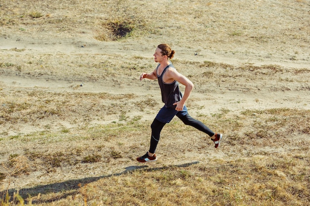 Laufsport Mannläufer Der Im Freien In Der Szenischen Natur Sprintet Fit Muskulöses Männliches