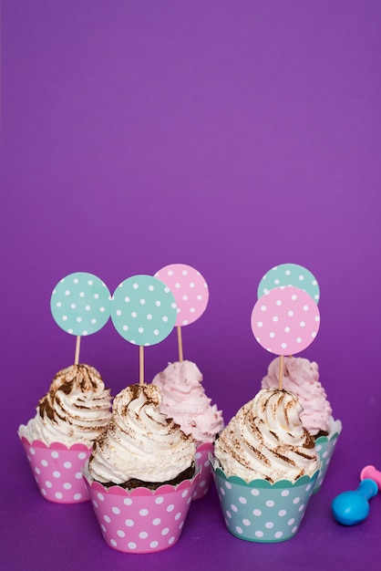 Leckere geburtstag cupcakes | Premium-Foto
