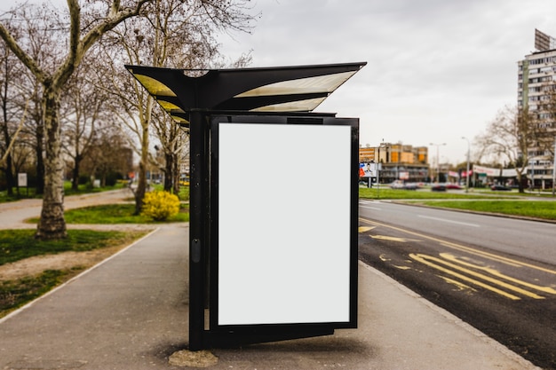 Leere Bushaltestelle Werbung Reklametafel In Der Stadt Kostenlose Foto