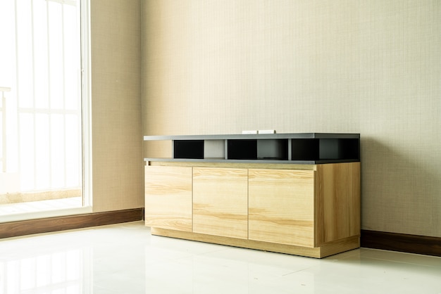 Leerer schrank im innenraum Premium Fotos