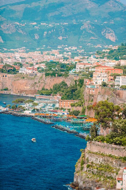 Luftaufnahme Der Stadt Sorrent Amalfi Kuste Italien Premium Foto