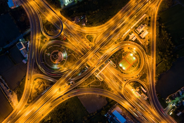Luftbild von autobahnkreuzungen Premium Fotos