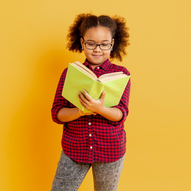 Kostenlos Foto Madchen Mit Brille Lesen