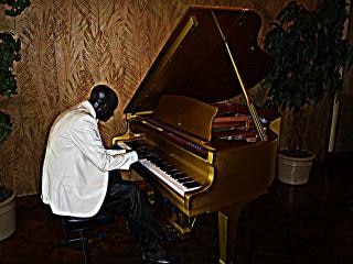 mann am klavier