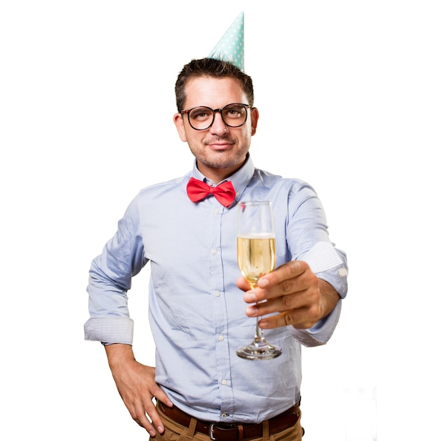 Mann, der eine rote fliege und partei-hut trägt. mit einem champagner gl Kostenlose Fotos