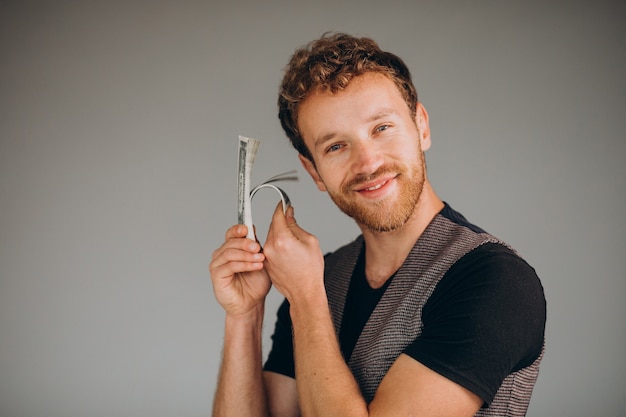 Mann Mit Geld In Der Hand Kostenlose Foto