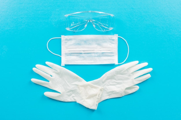 Medizinische Handschuhe Von Oben Mit Maske Und Brille Horizontal Kostenlose Foto