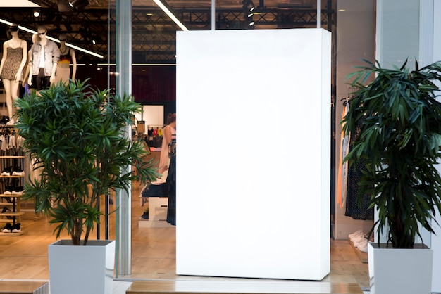 Mock-up light box im laden | Kostenlose Foto