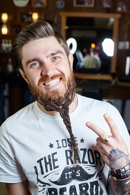 Moderner Manner Hipster Haarschnitt Perfekte Frisur Fur Manner Mit Langen Haaren Retro Haarschnitt Im Friseursalon Premium Foto