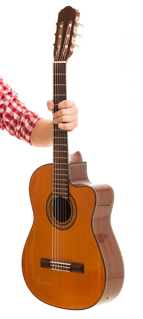Musik, nahaufnahme. mann, der eine hölzerne gitarre anhält Kostenlose Fotos