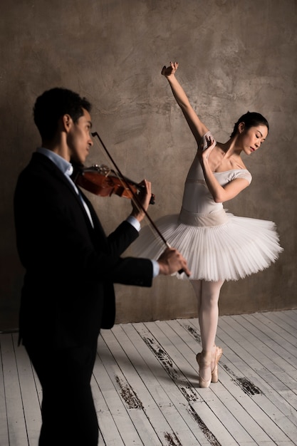 Kostenlos Foto Musiker Spielt Geige Und Ballerina Tanzen