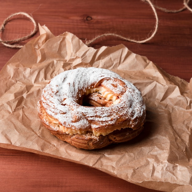 Nahaufnahme des donuts mit puderzucker | Kostenlose Foto