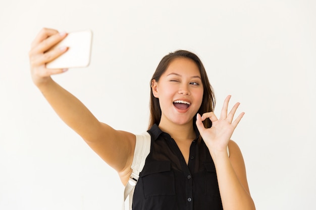 Nette Junge Frau Die Selfie Mit Smartphone Nimmt Ko