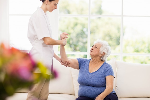 Alzheimer Patienten Zu Hause Pflegen