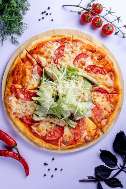 Pizza mit extra käse und kräutern | Kostenlose Foto