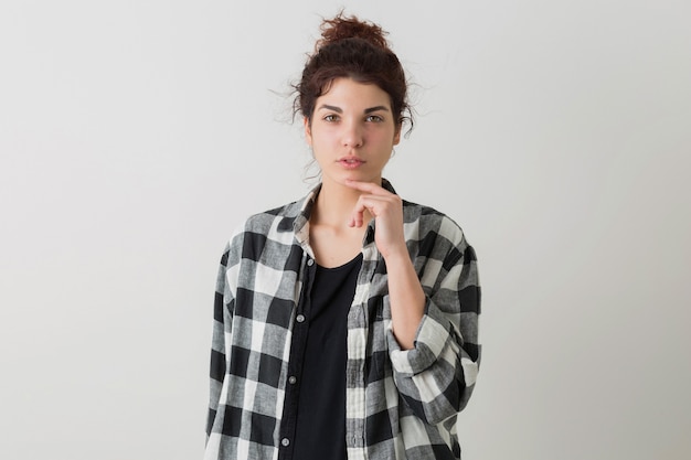 Portrat Der Jungen Hubschen Stilvollen Frau Denkend Nachdenklicher Gesichtsausdruck Lokalisiert Auf Weissem Hintergrund Kariertes Hemd Hipster Stil Moderne Jugend Student Kostenlose Foto