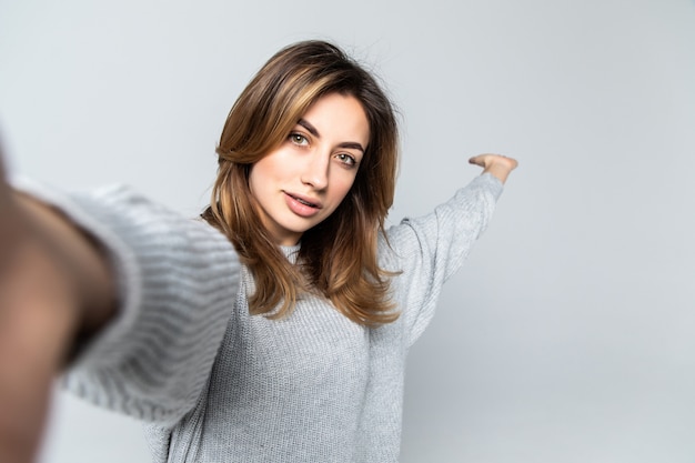 Portrt Einer Jungen Attraktiven Frau Die Selfiefoto Auf Smartph