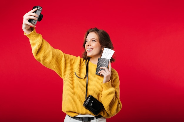 Portrt Einer Lchelnden Frau Die Ein Selfie Nimmt Kostenlose Foto