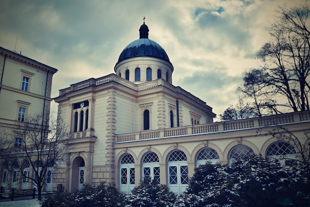 "Gebäude mit Kuppel im Winter" | Download der kostenlosen Fotos