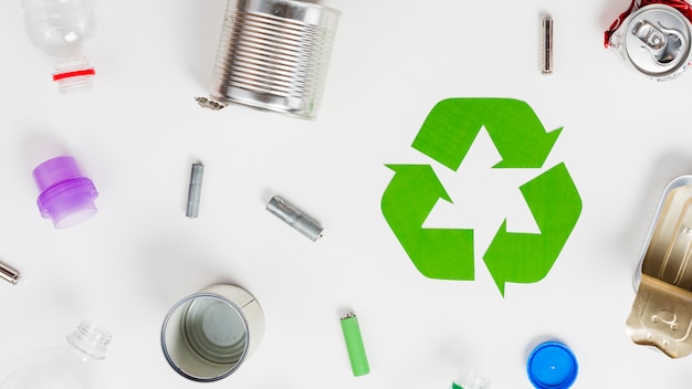 Recycling-symbol für verschiedene wurf Kostenlose Fotos
