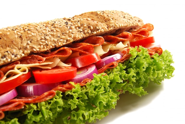 Salami schinken käse baguette sandwich closeup | Kostenlose Foto