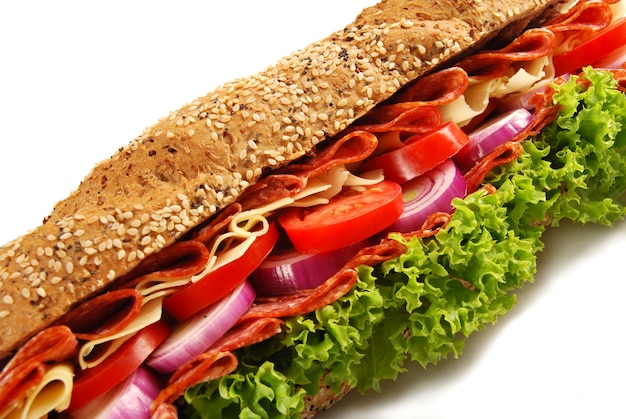 Salami schinken käse baguette sandwich closeup | Kostenlose Foto