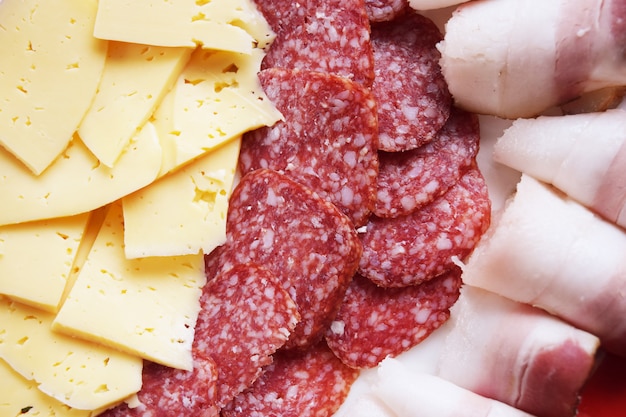 Schinken, salami, wurst und käse | Premium-Foto