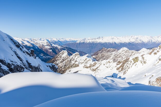 Schneebedeckte Berge Im Winter Kostenlose Foto