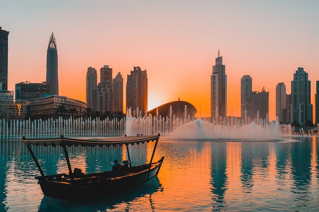 Schone Abendansicht Des Modernen Geschaftsviertels Von Dubai Premium Foto