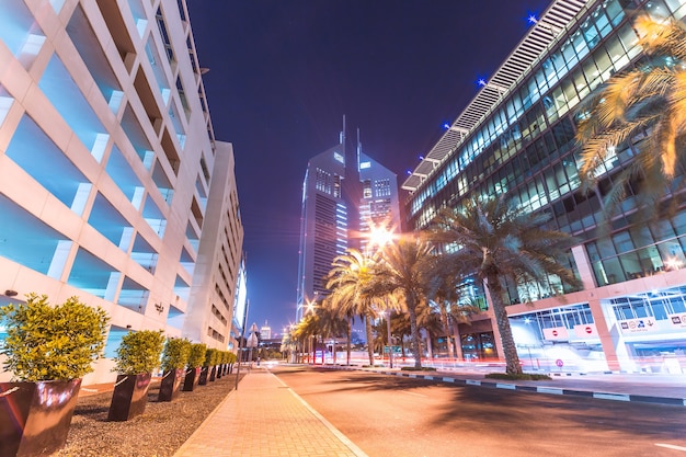 Schone Abendatmosphare In Der Innenstadt Von Dubai Kostenlose Foto