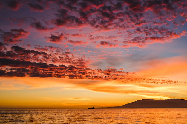 Schone Aussicht Auf Den Sonnenuntergang Am Meer Kostenlose Foto