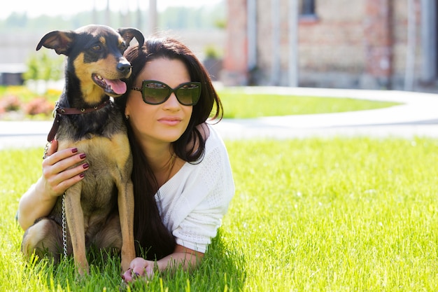 Malvorlage frau mit hund information