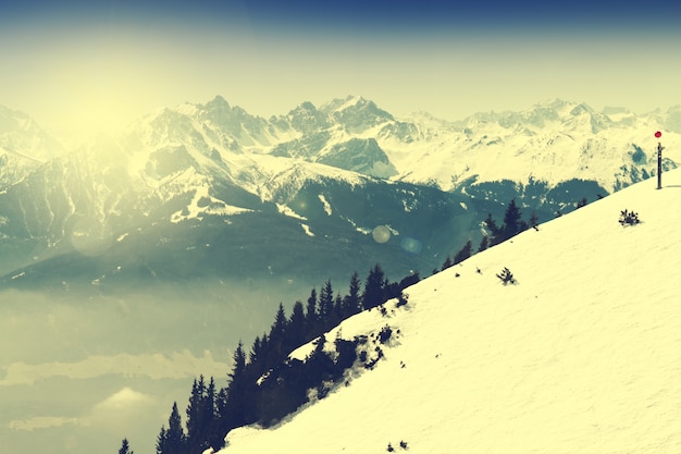 Schone Landschaft Mit Verschneiten Bergen Blauer Himmel Alpen Osterreich Getont Kostenlose Foto