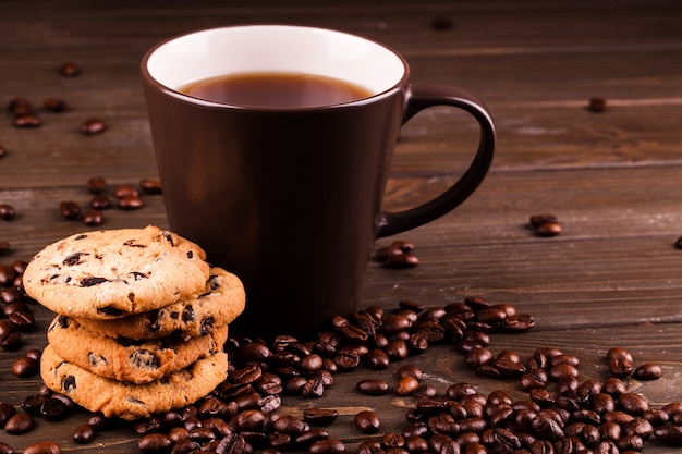 Schokoladenplatzchen Stehen Vor Tasse Kaffee Kostenlose Foto