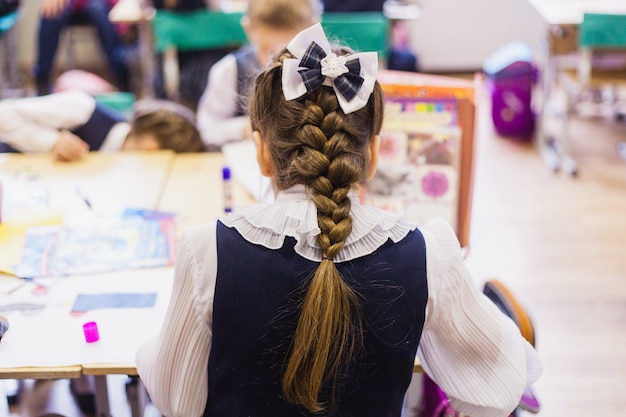 Schule Und Schuler Kinder Schreiben Und Machen Den Job Der Lehrer Fragt Die Lektion Schreibt Lernt Neu Premium Foto