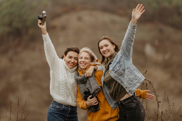 Smiley Freundinnen Fotografieren Kostenlose Foto