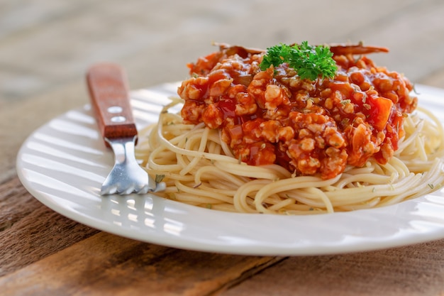 Soße des spaghettis bolognese mit rindfleisch oder schweinefleisch ...