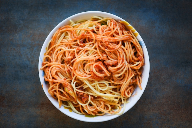 Spaghetti Italienische Pasta Serviert Auf Schussel Italienisches Essen Und Menukonzept Premium Foto