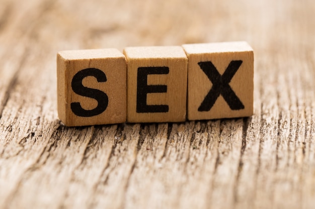 Den tisch auf sex Sex Auf