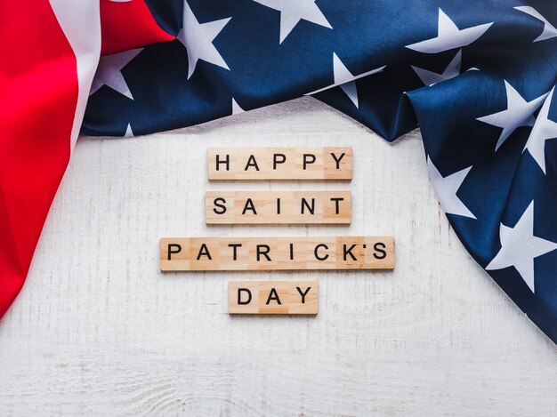 St.patrick's day. schöne karte. weiß lokalisierter hintergrund Premium Fotos