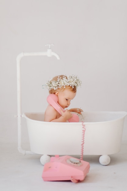 Süßes baby im badezimmer Kostenlose Fotos