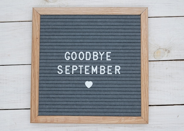 Text in englisch auf wiedersehen september und ein herzzeichen auf